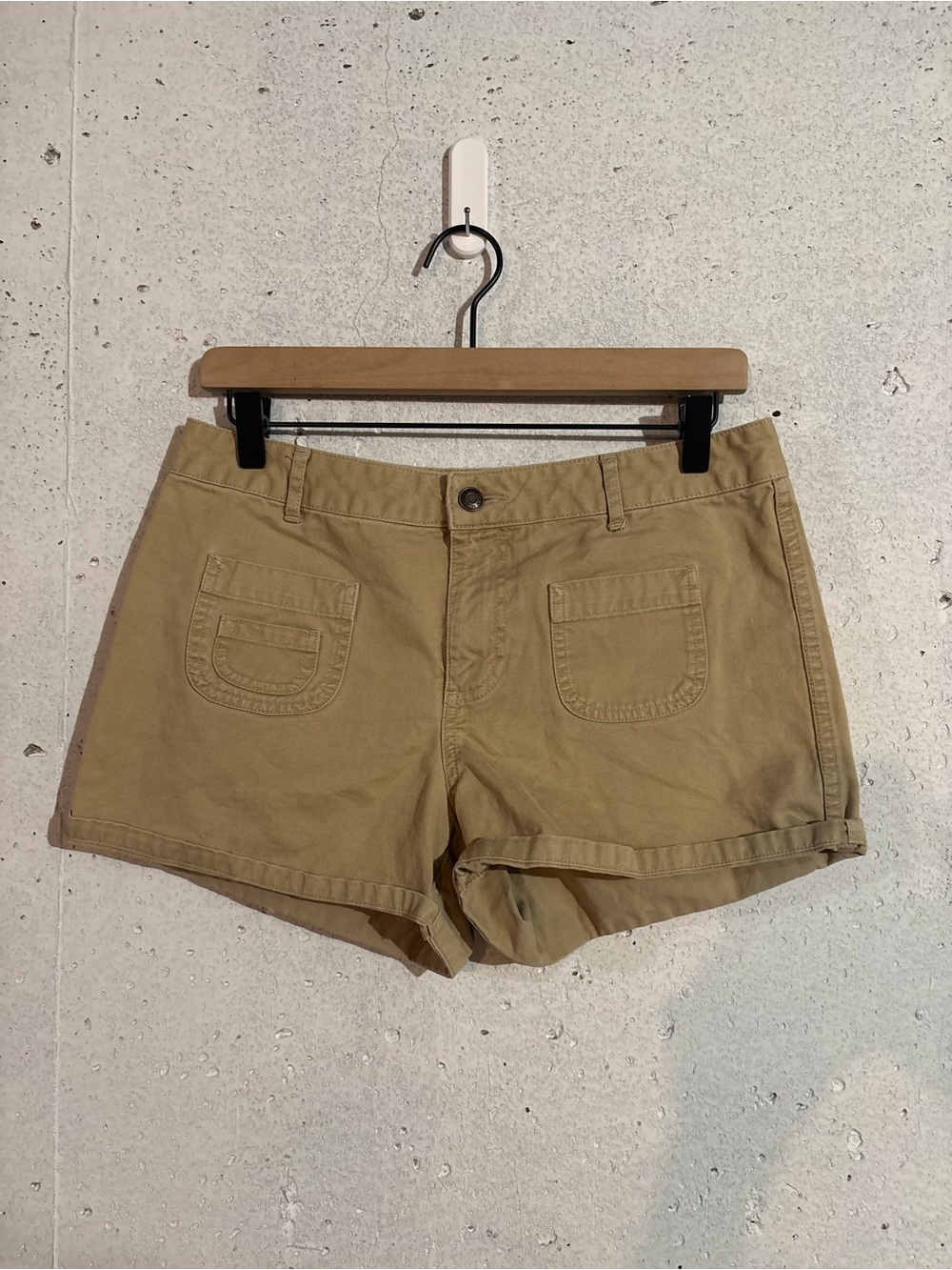 Vintage 2002 Old Navy Khaki Chino Cuffed Shorts Y2K | Size: Medium